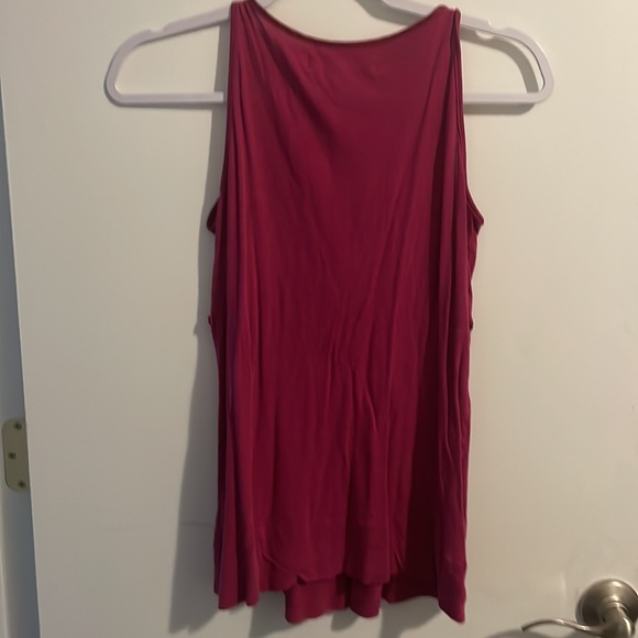 3/$15💛 Maroon American Eagle flowy tank 🌷 - Picture 6 of 6